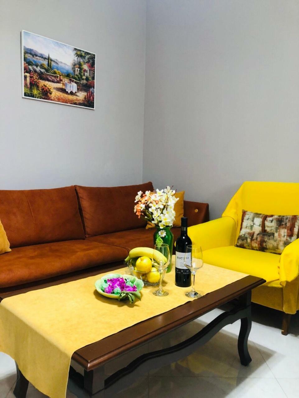 Chika Appartement Koetaisi Buitenkant foto